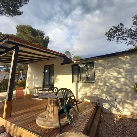 Mobilhome A Deux Pas Du Circuit Du Castellet Avec Terrasse Vue Mer Le Castellet  Luaran gambar