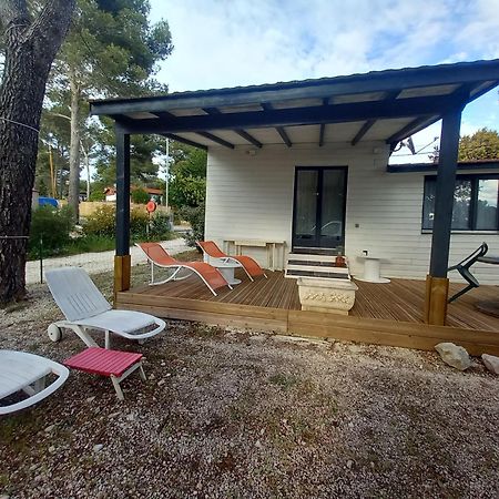 Mobilhome A Deux Pas Du Circuit Du Castellet Avec Terrasse Vue Mer Le Castellet  Luaran gambar