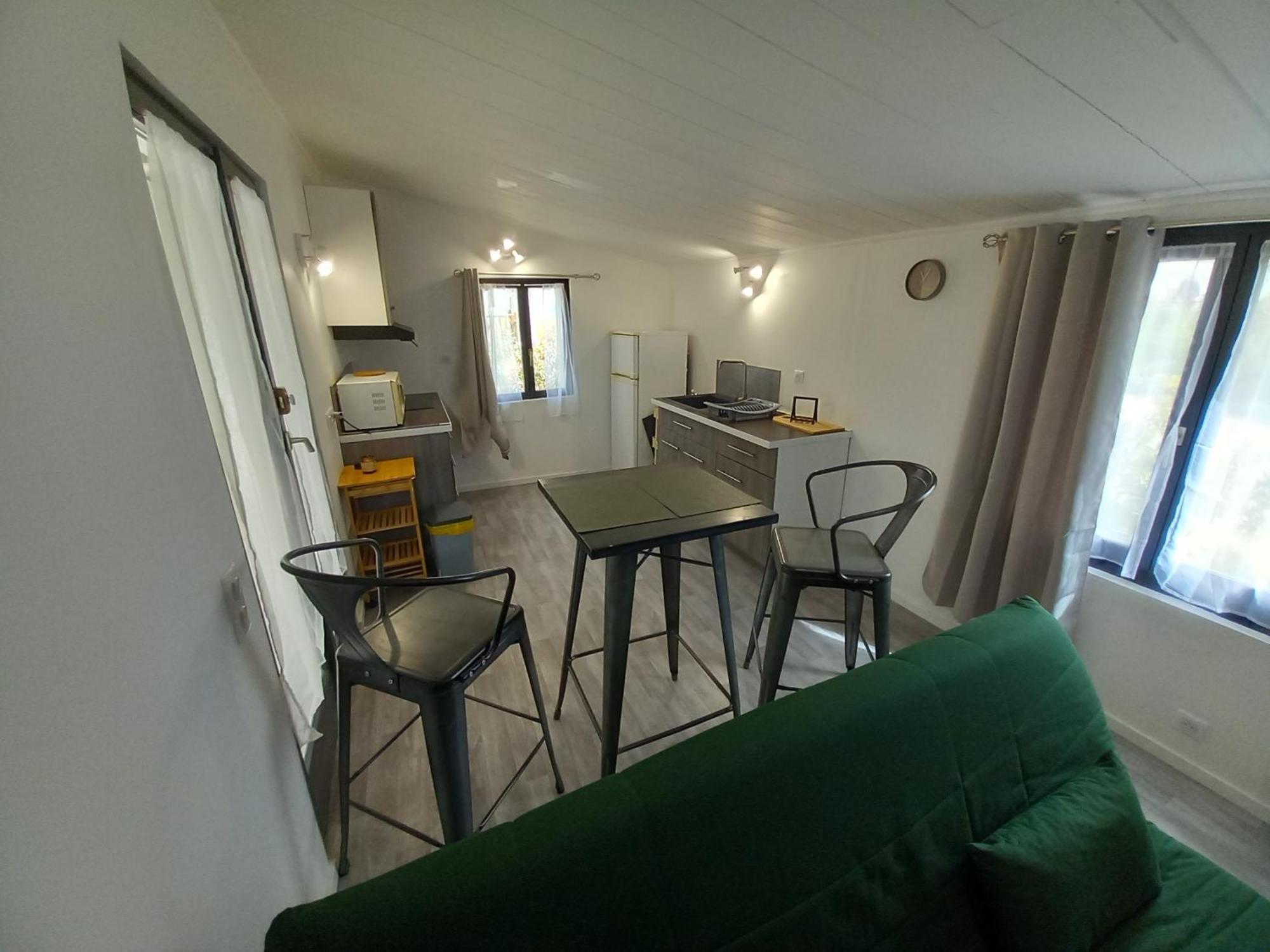 Mobilhome A Deux Pas Du Circuit Du Castellet Avec Terrasse Vue Mer Le Castellet  Luaran gambar