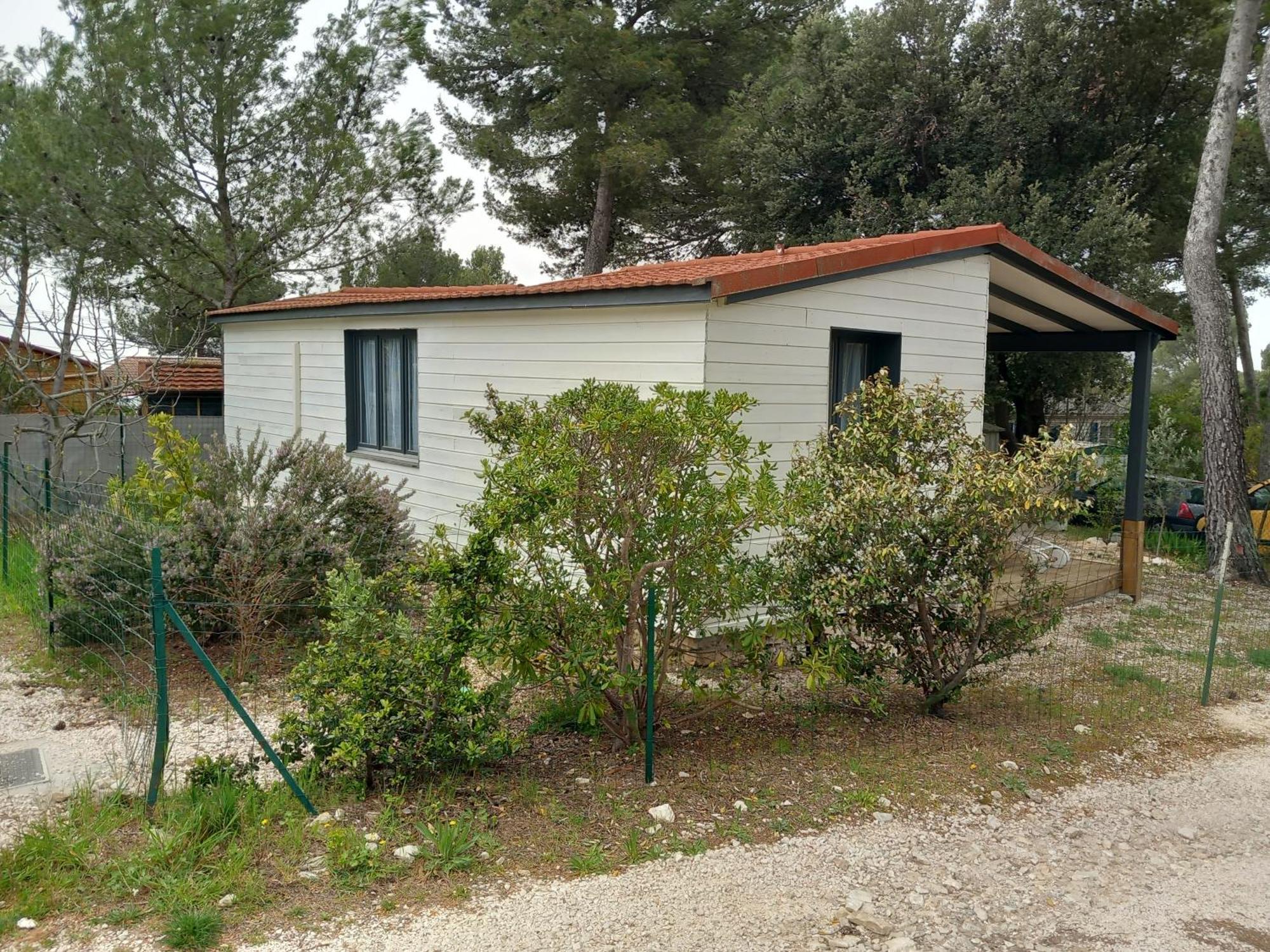 Mobilhome A Deux Pas Du Circuit Du Castellet Avec Terrasse Vue Mer Le Castellet  Luaran gambar