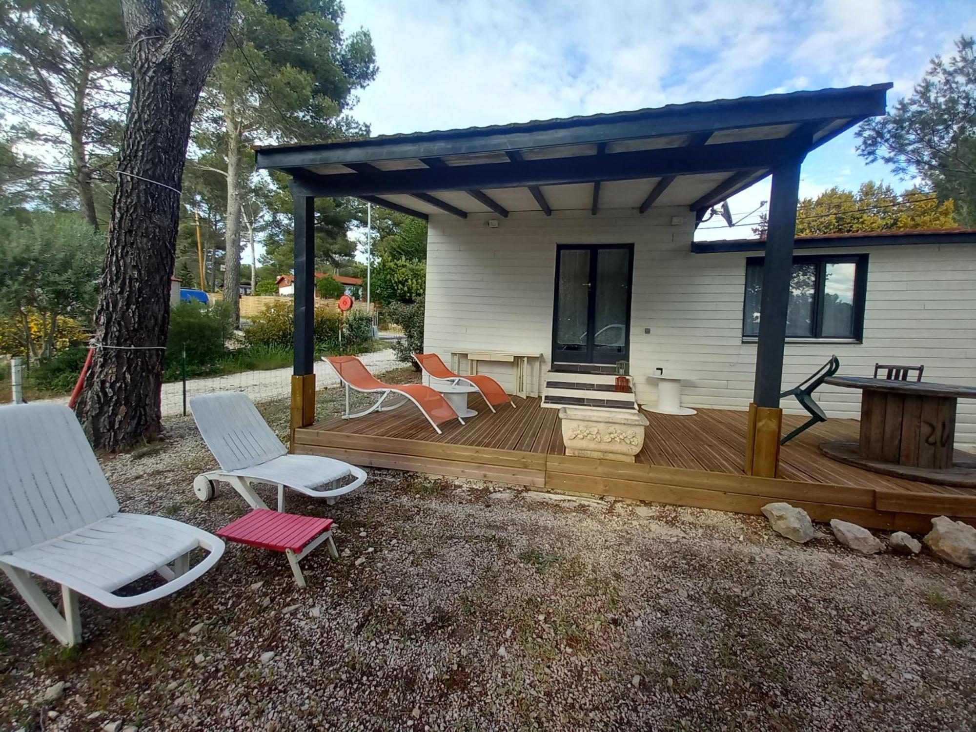 Mobilhome A Deux Pas Du Circuit Du Castellet Avec Terrasse Vue Mer Le Castellet  Luaran gambar