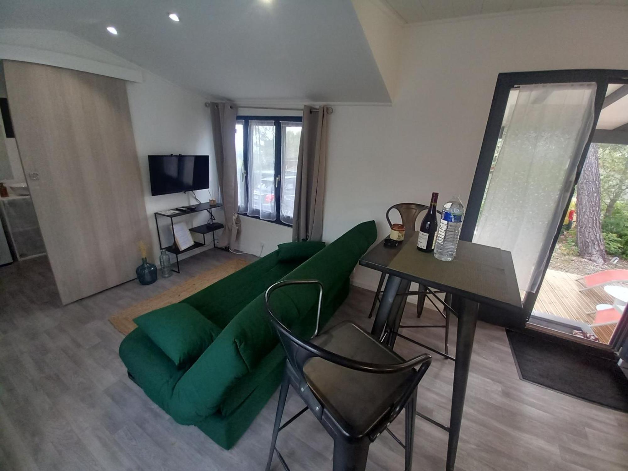 Mobilhome A Deux Pas Du Circuit Du Castellet Avec Terrasse Vue Mer Le Castellet  Luaran gambar